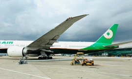 Vụ máy bay móp cánh khi đâm trụ đèn ở Tân Sơn Nhất, đơn vị quản lý bay nói gì?