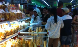 Lộn xộn mua bánh mì tại siêu thị