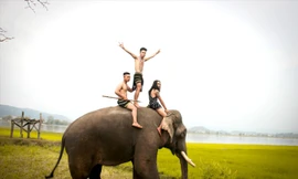 Cảnh quay trong MV “Thanh niên không tiền”.