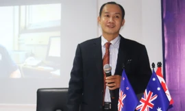 Ông Tomy Huynh - Trung tâm tư vấn du học hướng nghiệp Thành Công Mobile. Ảnh: Quốc Ngọc