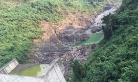 Nhiều dòng sông tại khu vực Tây Nguyên khô kiệt vì thiếu nước.