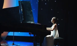 Trần Minh Châu biểu diễn tiết mục Polonaise Chopin tại lễ trao giải thưởng Gương mặt trẻ Việt Nam tiêu biểu 2017, tối 25/3. Ảnh: Hồng Vĩnh. 