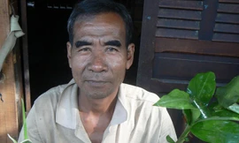 Ông Châu Phonl dùng chiếc lưỡi của mình cứu người.