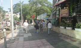 Nơi cây đổ đã được dọn sạch