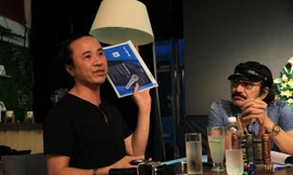 Lê Minh Sơn và Nguyễn Cường cho rằng ứng dụng giải trí điện thoại mới ra đời sẽ khai thông nhu cầu ca hát rất lớn của người Việt. Ảnh: N.M.Hà.