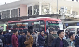 Sở GTVT Hà Nội đình chỉ 12 xe khách không thực hiện lệnh điều chuyển. Ảnh: Nguyễn Hoàn