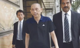 Dan Tan (giữa) khi được trả tự do hồi tuần trước. Ảnh: AP