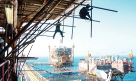 Trên công trường mỏ Bạch Hổ. Ảnh: Vũ Kim Sơn