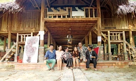 Sáng tạo nghệ thuật không như đóng gạch