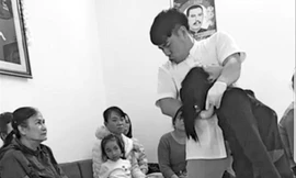 Buổi chữa bệnh thoát vị đĩa đệm của “thầy” Anh Trường.