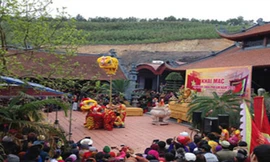 Tự ý lập hòm công đức thu tiền khách Trung Quốc