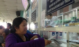 Tân dược mỗi nơi mỗi giá, người bệnh vẫn chịu thiệt.