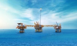 Giàn khai thác tại mỏ Sư Tử Trắng.