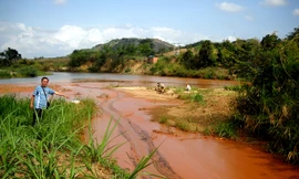 Nguồn nước sông Ba đã cạn và ô nhiễm.