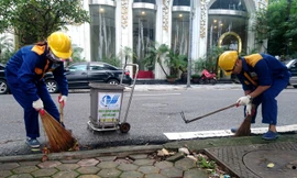 Còn nhiều tồn tại liên quan các dịch vụ công ích. Ảnh: Nhật Minh.