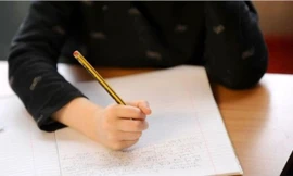 Trẻ mắc bệnh tự kỷ cần được chăm sóc đặc biệt, nhưng không được phan biệt đối xử với trẻ khác. Ảnh minh họa.