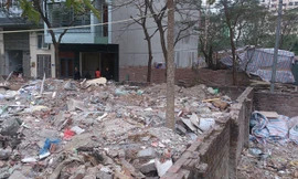 Bãi đất dự án biến thành nơi tập kết rác