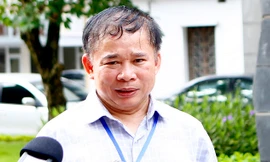 Thứ trưởng GD&ĐT Bùi Văn Ga trả lời phóng viên. Ảnh: Như Ý