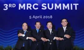 Thủ tướng Nguyễn Xuân Phúc và các đại biểu dự Hội nghị Cấp cao MRC lần 3. Ảnh: TTXVN.