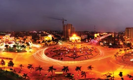 Ngã Sáu trung tâm thành phố Bắc Ninh về đêm.