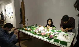 Tác phẩm sắp đặt của Wonjae Song: Mỗi khán giả tự lắp ráp “công viên tưởng niệm” cho riêng mình rồi mang về nhà.