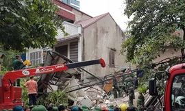 Vụ sập nhà 8 người thương vong: Giám sát và quản lý không thể vô can