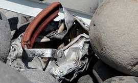 Mảnh vỡ kim loại được tìm thấy 