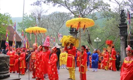 Kịch bản Hội Gióng đền Sóc 2018 sẽ không có chuyện tán lộc tập trung. Ảnh: Bảo Hân.