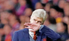 HLV Wenger khép lại triều đại 22 năm tại Arsenal theo cách đáng quên.