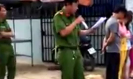 Công an xã Dương Đông- huyện đảo Phú Quốc đem người mua bán dâm ra vỉa hè bêu tên tuổi