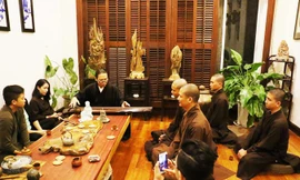 Nghệ sĩ trẻ Mai Chí Cường trong một buổi giao lưu. Ảnh: TƯ LIỆU.