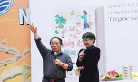 Trần Đăng Khoa và Phan Thị Thanh Nhàn trong một buổi giao lưu.