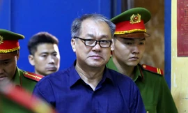 Ông Phạm Công Danh bật khóc xin cho các giám đốc '3 không'