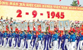 Lễ diễu binh, diễu hành kỷ niệm 70 năm Cách mạng Tháng Tám và Quốc khánh 2/9. Ảnh: Như Ý.