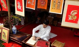 Gian hàng tranh dân gian Kim Hoàng tại một hội chợ. Ảnh: BTC.