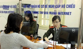 Hà Nội: Cấp hộ chiếu tại nhà và bệnh viện cho dân