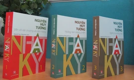 Bìa cuốn Nhật ký Nguyễn Huy Tưởng.