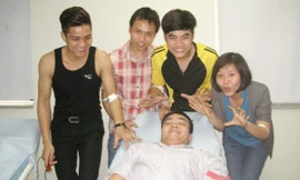 Đỗ Thị Thùy Dung, Phó Chủ nhiệm CLB máu hiếm phía Bắc (bên phải) cùng thành viên của CLB máu hiếm hiến máu cứu người