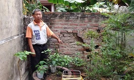 Gia đình ông Quy chưa biết ngày nào mới được cấp sổ đỏ. Ảnh: Hà Anh