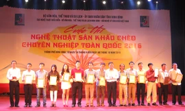 Cuộc thi nào cũng có rất nhiều người nhận giải thưởng.