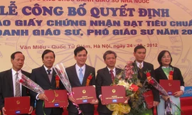 Lễ công bố quyết định đặt tiêu chuẩn Giáo sư, Phó giáo sư tại Văn Miếu Quốc Tử Giám, Hà Nội. (ảnh minh họa)