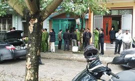 Tổ công tác Bộ Công an đến nhà trung tá Tùng thực hiện những biện pháp điều tra, sáng 15/12.