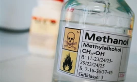 Quán ăn Hà Nội bán rượu chứa methanol vượt ngưỡng hơn 2.000 lần