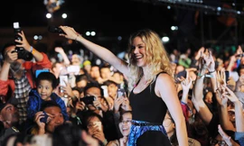 Đấu giá ban nhạc như chơi xì tố