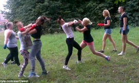 Hãi hùng clip nữ hooligan Nga luyện chưởng