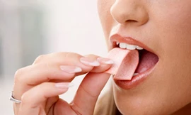 Kiểm tra lòng chung thủy bằng… kẹo cao su