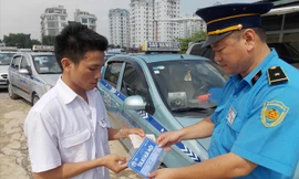 Cùng với dán tem riêng, theo dự thảo taxi Hà Nội sẽ còn được quy định màu sơn, phân vùng hoạt động.