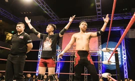 Huỳnh Hùng (giữa) và Sid Nguyễn tham gia tranh tài chức vô địch đồng đội Đông Nam Á ở thể thức đồng đội tại Singapore mới đây. Ảnh: Najwan Noor.