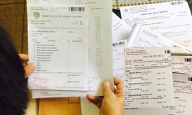 Một bệnh nhân kêu trời vì không có bệnh nhưng vẫn được bác sĩ kê toa 6 loại thuốc có giá gần 700 nghìn đồng. Ảnh: N.D