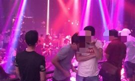 Không gian một Beer Club với âm thanh, ánh sáng, nhạc đinh tai nhức óc không khác một vũ trường.